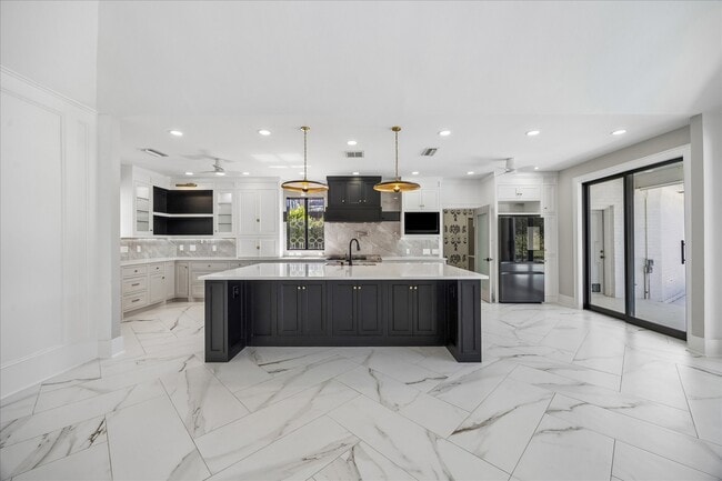 1326 Sugar Creek Blvd