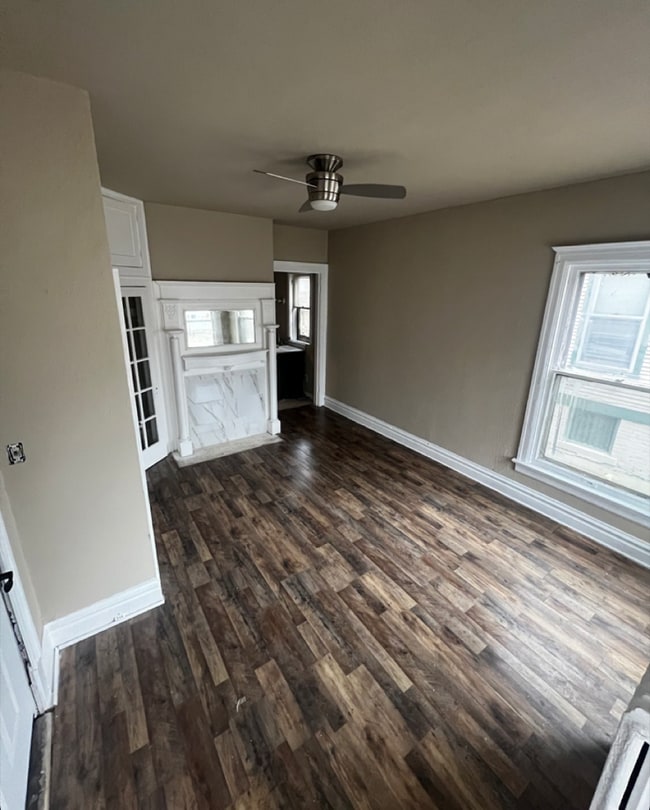 413 W Columbia Ter, Unit Studio in Peoria, IL - Foto de edificio - Building Photo