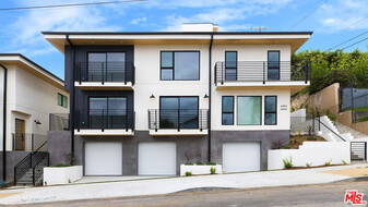 4454 Clinton St in Los Angeles, CA - Building Photo