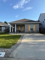 238 Cottage View Dr in Pensacola, FL - Building Photo