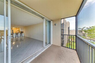 7 Royal Palm Way in Boca Raton, FL - Building Photo - Building Photo