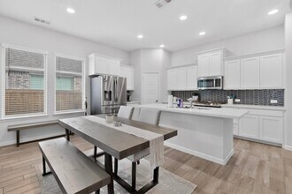 2319 Kirkstall Wy in Forney, TX - Foto de edificio - Building Photo