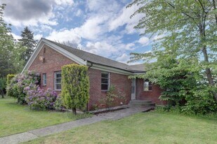 6117 S 120th St in Seattle, WA - Building Photo