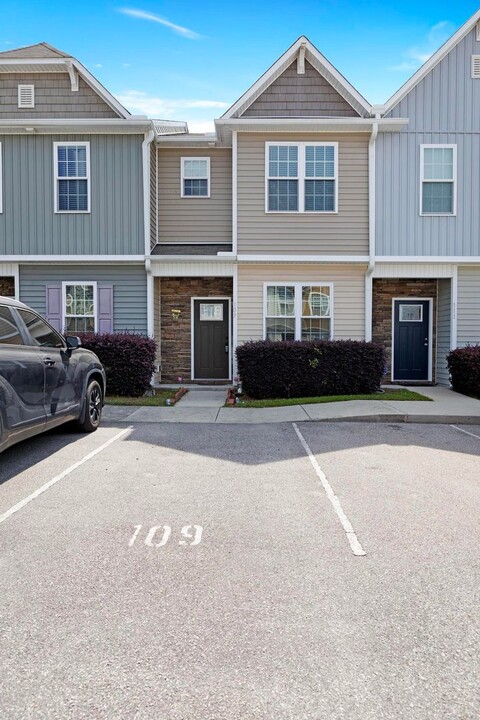 109 Beacon Woods Dr in Holly Ridge, NC - Building Photo