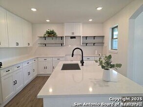 124 E Baylor St in San Antonio, TX - Building Photo - Building Photo