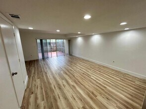 1325 NW 124th Ave in Pembroke Pines, FL - Building Photo - Building Photo