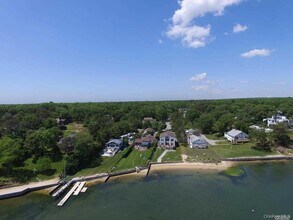 2 Sun Ct in Hampton Bays, NY - Building Photo - Building Photo
