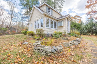 70 Snipsic Lake Rd in Ellington, CT - Building Photo - Building Photo