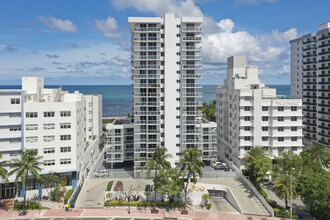 Royal Club in Miami Beach, FL - Building Photo - Building Photo