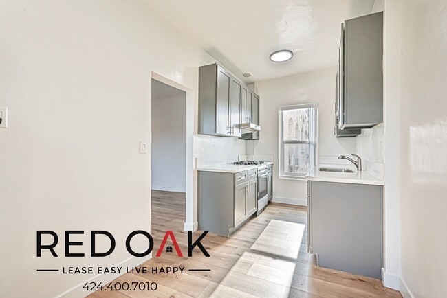 974 S Gramercy Pl in Los Angeles, CA - Building Photo - Building Photo