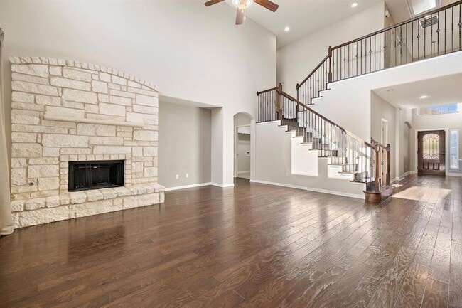 property at 2406 Yorkshire Ln