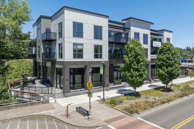 Urban Living at Fanno Creek in Tigard, OR - Foto de edificio - Building Photo