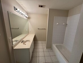 9205 Lenox Dr, Unit B607 in McKinney, TX - Building Photo - Building Photo