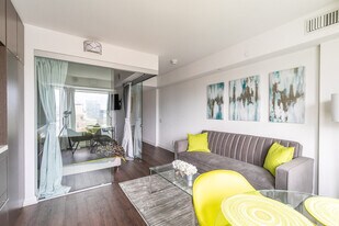 16 Hazelton Ave in Toronto, ON - Building Photo