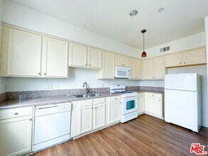 1412 S Sherbourne Dr in Los Angeles, CA - Building Photo - Building Photo