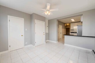 7041 W Addison St in Chicago, IL - Building Photo - Building Photo