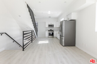 1143 Irolo St-Unit -Unit C in Los Angeles, CA - Building Photo - Building Photo