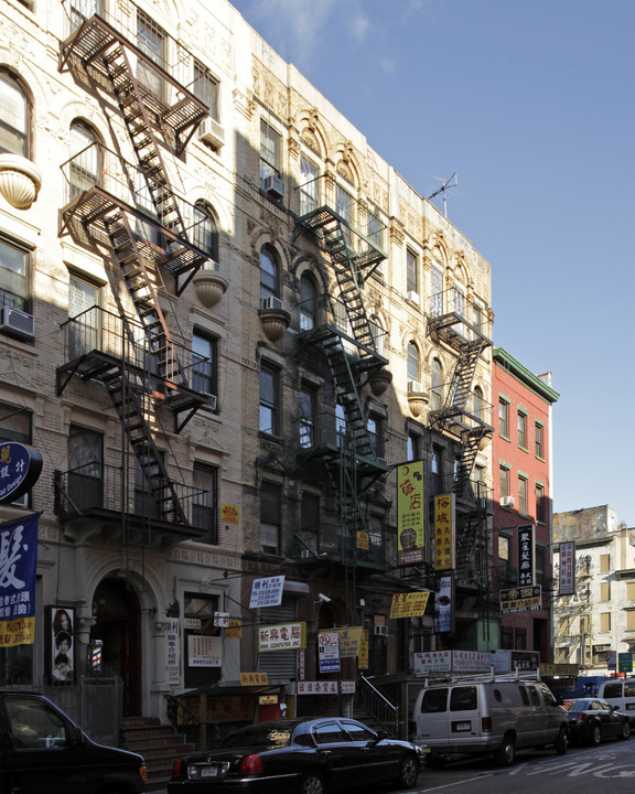 19 Eldridge St in New York, NY - Building Photo