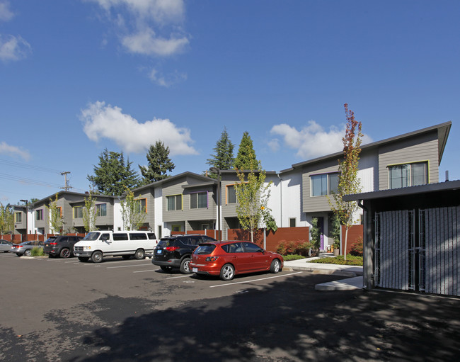 Greenway Townhouses in Eugene, OR - Foto de edificio - Building Photo