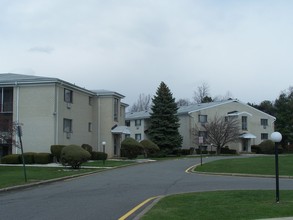 Baldwin Manor in Parsippany, NJ - Building Photo - Building Photo