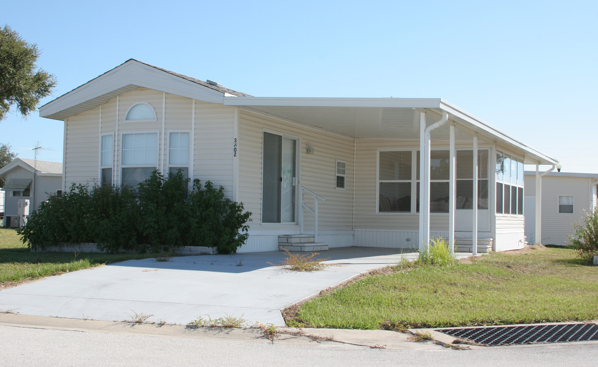 Majestic Oaks Rv Resort in Zephyrhills, FL - Building Photo