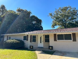 7111 Dale St in Pensacola, FL - Building Photo