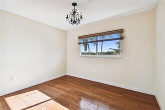 541 NW 205th Ave in Pembroke Pines, FL - Building Photo - Building Photo