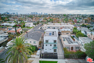 1106 Queen Anne Pl in Los Angeles, CA - Building Photo - Building Photo