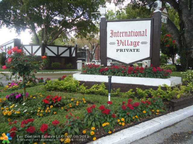 International Village in Lauderhill, FL - Building Photo