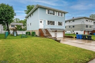 18 Van Buren Ave in Metuchen, NJ - Building Photo - Building Photo