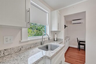639 SW 5th Ave, Unit 2 in Fort Lauderdale, FL - Foto de edificio - Building Photo