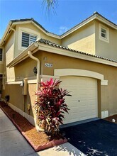 2469 Cordoba Bend in Weston, FL - Building Photo - Building Photo