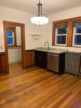 4 Douglas Ave in Somerville, MA - Foto de edificio - Building Photo