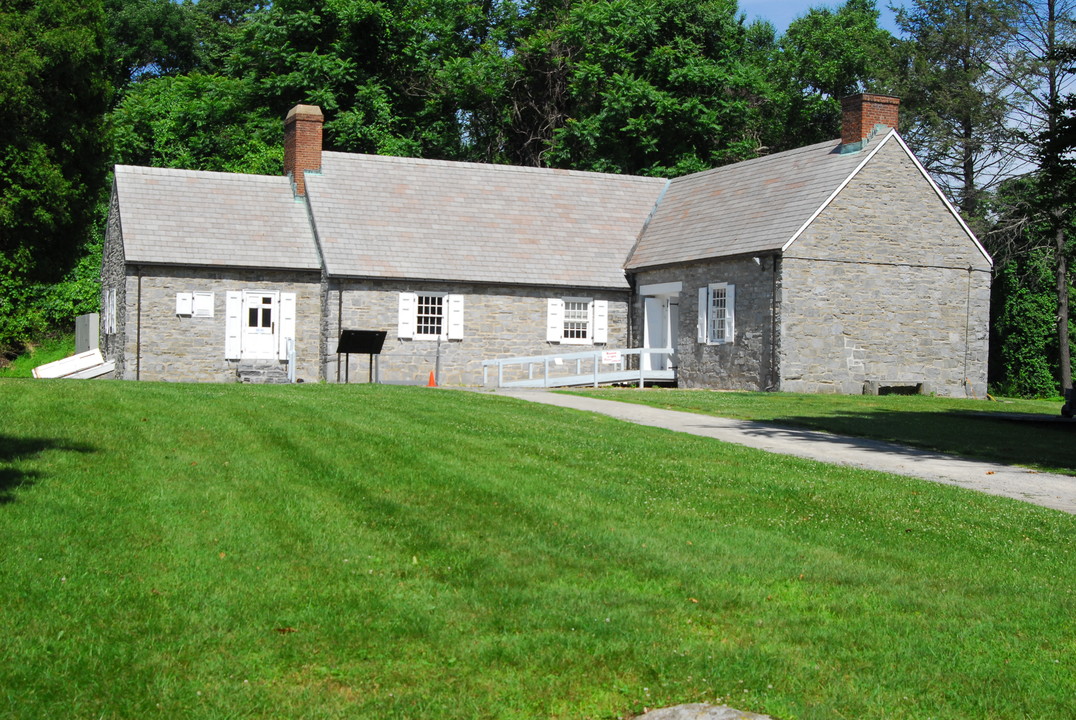 20 Battlefield Rd in Stony Point, NY - Foto de edificio