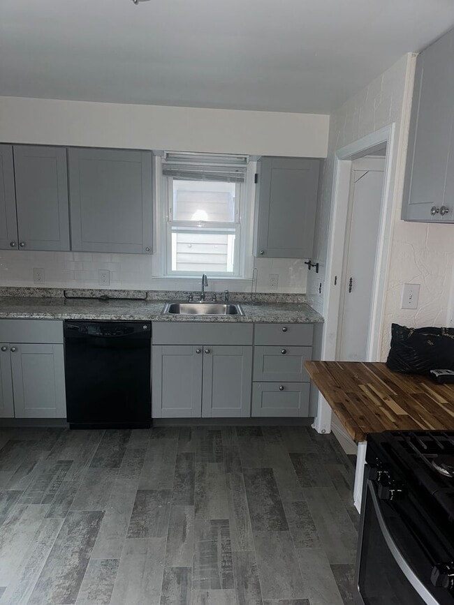 6825 Glencoe Ave in Brooklyn, OH - Building Photo - Building Photo