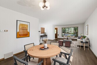 7207 Heatherton Cir in Minneapolis, MN - Foto de edificio - Building Photo