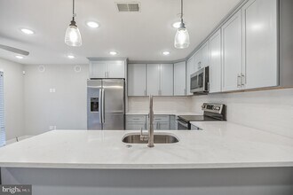2408 N Mascher St-Unit -B in Philadelphia, PA - Building Photo - Building Photo