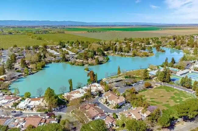 861 Lake Terrace Cir in Davis, CA - Building Photo - Building Photo