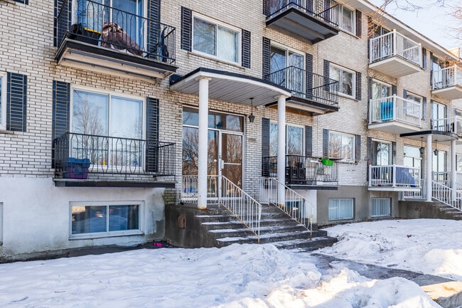 7780 Des Ormeaux Av in Montréal, QC - Building Photo - Building Photo