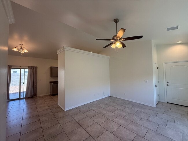 3270 E Farm Crst Ave in Kingman, AZ - Building Photo - Building Photo