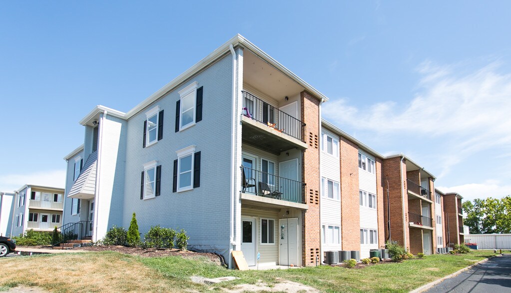 Christopher Crossing Apartments in Newport News, VA