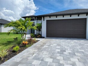 1124 SW 4th Ln in Cape Coral, FL - Building Photo - Building Photo