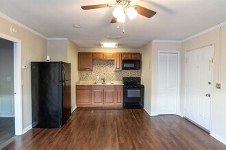 2241 W Pensacola St in Tallahassee, FL - Building Photo - Building Photo