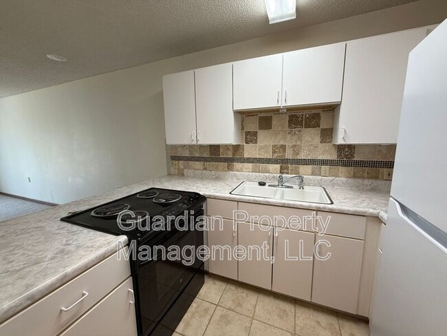 1645 N Country Club Rd in Maryville, MO - Building Photo - Building Photo