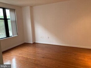 400 Massachusetts Ave NW in Washington, DC - Building Photo - Building Photo