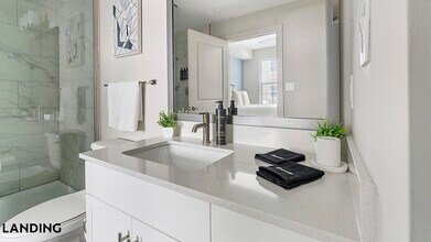 2220 W First St, Unit 165 in Ft. Myers, FL - Building Photo - Building Photo