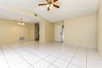 890 Kentucky Woods Ln E in Orlando, FL - Building Photo - Building Photo