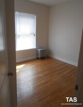 3922 N Pine Grove Ave in Chicago, IL - Building Photo - Building Photo