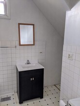 1427 N Elk Grove Ave, Unit 1 in Chicago, IL - Building Photo - Building Photo