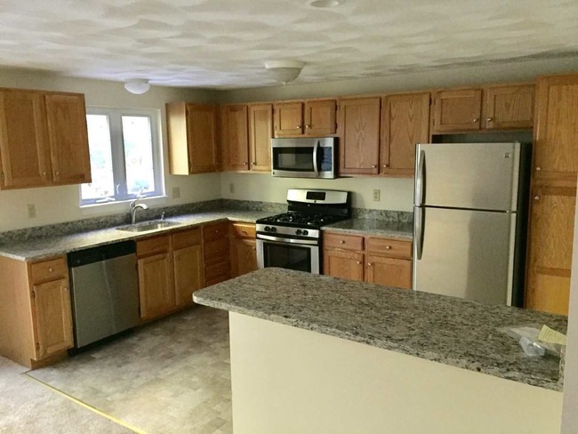 Birchwood Hills Townhomes in Shirley, MA - Building Photo - Building Photo